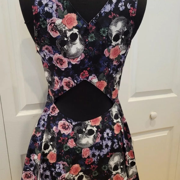 Hot Topic Hell Bunny floral skull cutout skater Rockabilly tank dress S - Picture 5 of 8